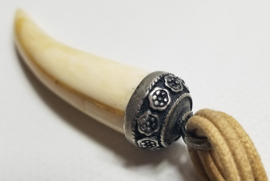 UZAKDOĞU YAPIMI KAPLAN DİŞİ KOLYE