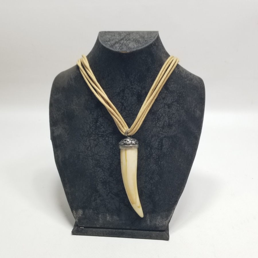 UZAKDOĞU YAPIMI KAPLAN DİŞİ KOLYE