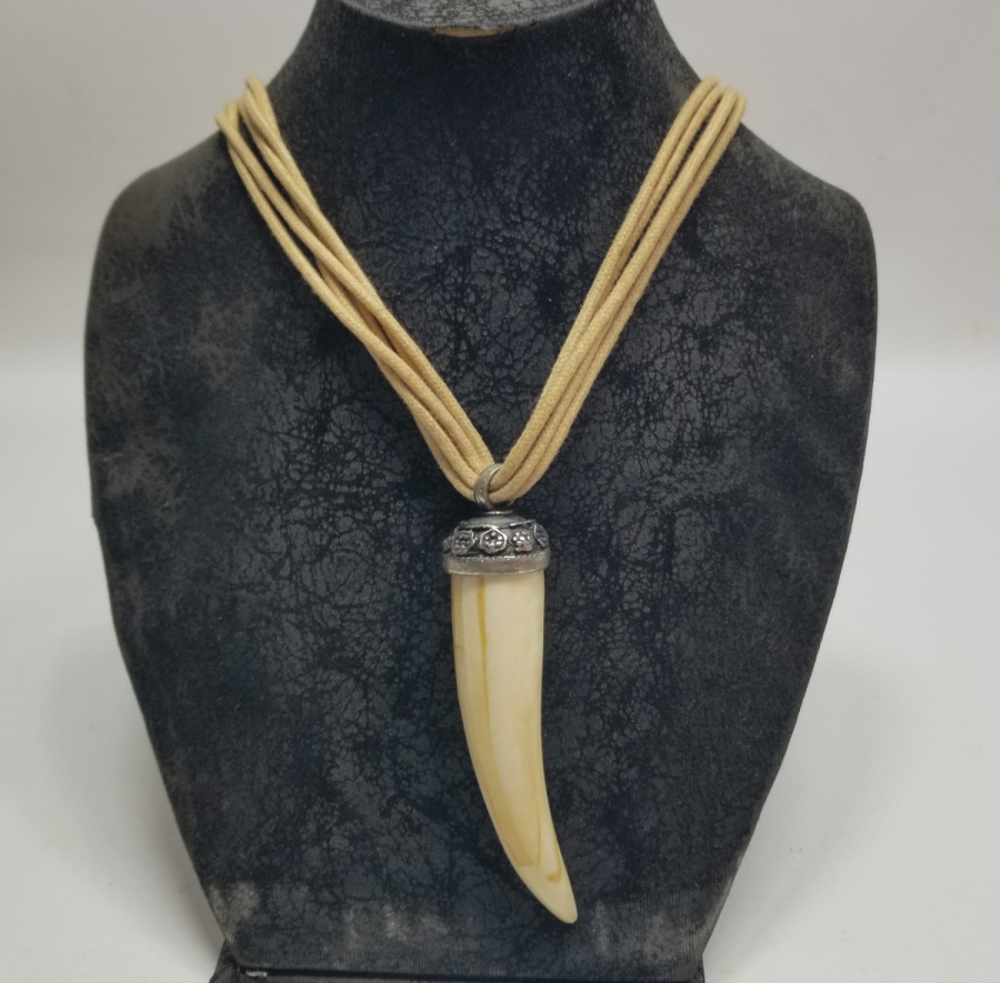 UZAKDOĞU YAPIMI KAPLAN DİŞİ KOLYE