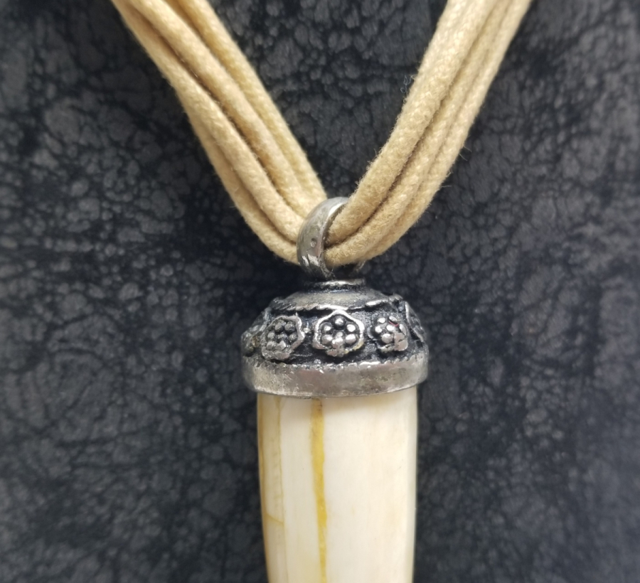 UZAKDOĞU YAPIMI KAPLAN DİŞİ KOLYE