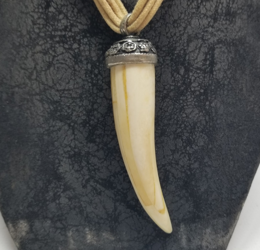 UZAKDOĞU YAPIMI KAPLAN DİŞİ KOLYE