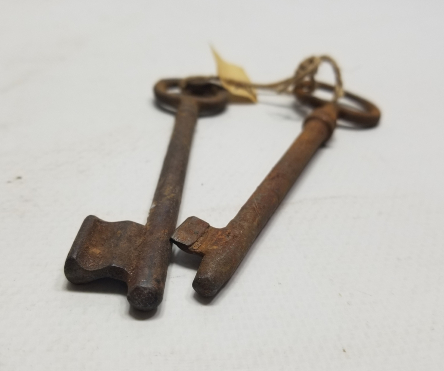 OSMANLI DÖNEMİ EL YAPIMI İKİ ADET ANAHTAR