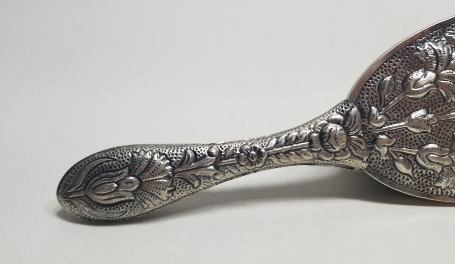 KABARTMA İŞÇİLİKLİ ANTİKA GÜMÜŞ ELBİSE FIRÇASI