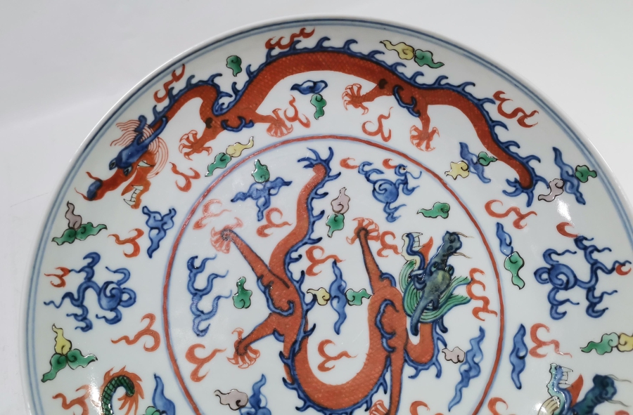 1800 BAŞLARI EL BOYAMA İŞÇİLİKLİ NADİR UZAKDOĞU PORSELEN TABAK