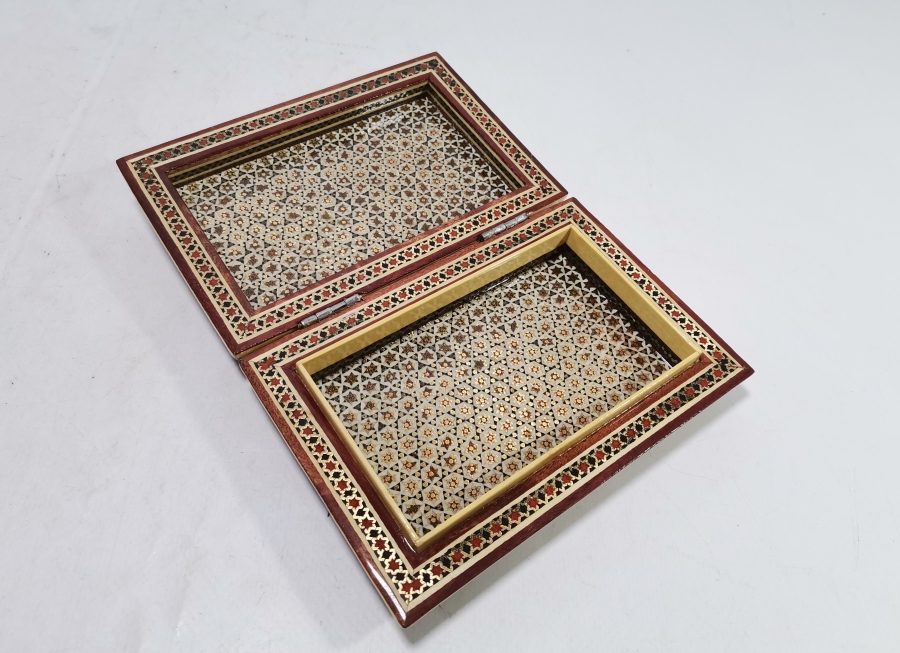 MARKUTERİ İŞÇİLİKLİ ANTİKA KAPAKLI KUTU