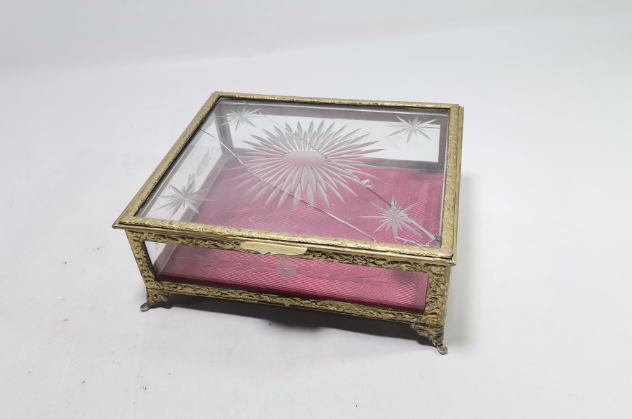 BÜYÜK BOY ANTİKA KAPAKLI TEŞHİR KUTUSU