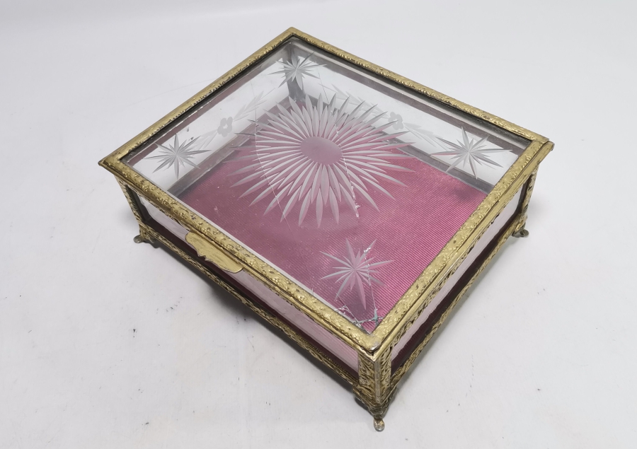 BÜYÜK BOY ANTİKA KAPAKLI TEŞHİR KUTUSU