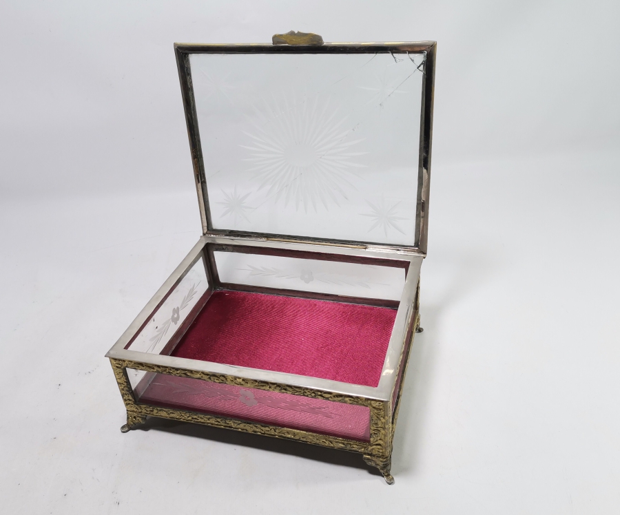 BÜYÜK BOY ANTİKA KAPAKLI TEŞHİR KUTUSU