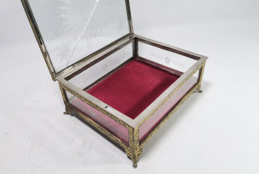 BÜYÜK BOY ANTİKA KAPAKLI TEŞHİR KUTUSU