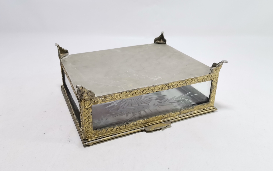 BÜYÜK BOY ANTİKA KAPAKLI TEŞHİR KUTUSU