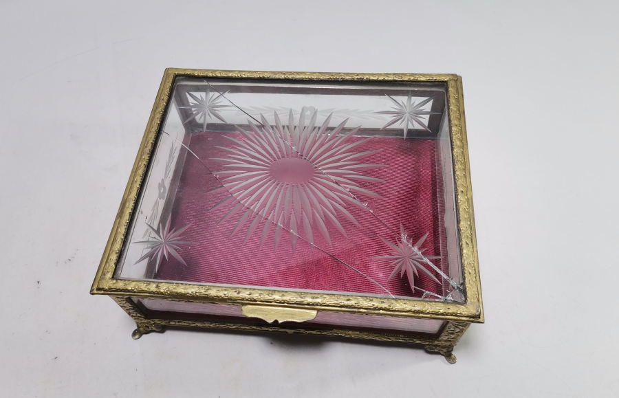 BÜYÜK BOY ANTİKA KAPAKLI TEŞHİR KUTUSU