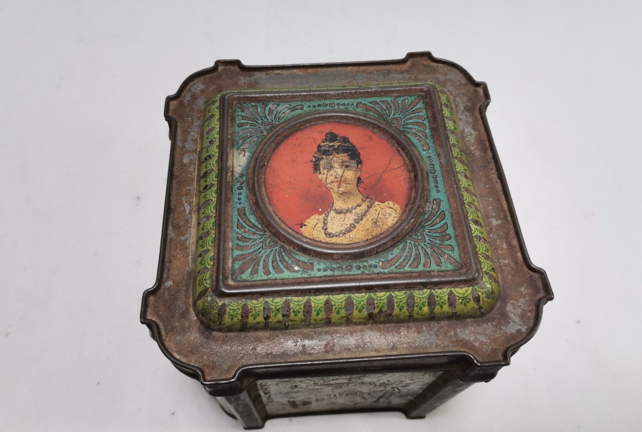 NADİR TİPTE OSMANLI DÖNEMİ ORİJİNAL ETİKETİYLE İNGİLİZ ÇAY KUTUSU