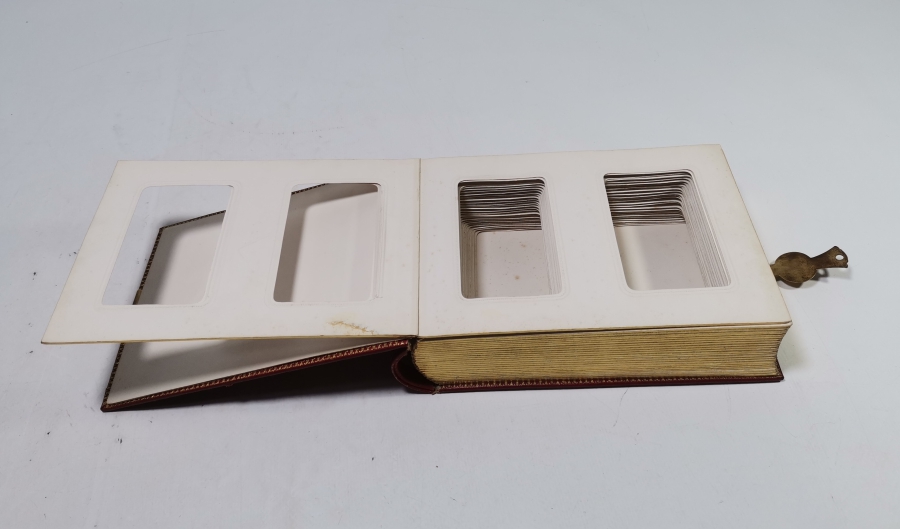 ÜZERİ ALTIN VERMEYLİ VE MÜHRÜ SÜLEYMANLI FOTOĞRAF ALBÜMÜ