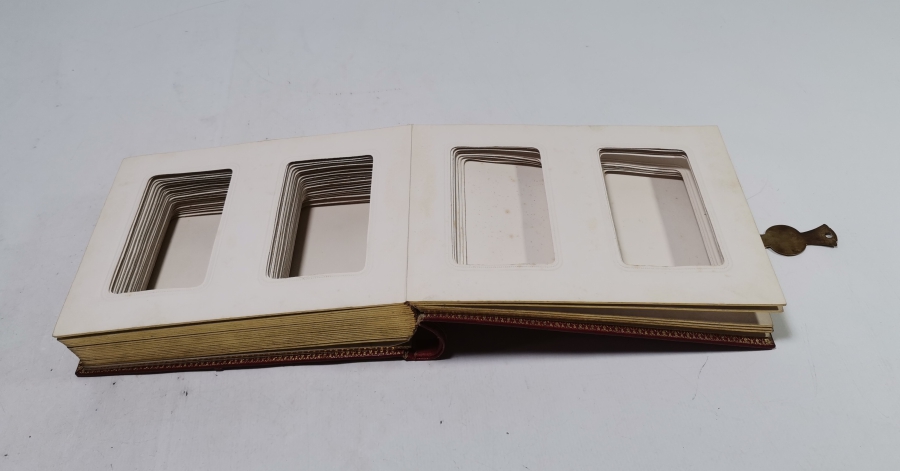 ÜZERİ ALTIN VERMEYLİ VE MÜHRÜ SÜLEYMANLI FOTOĞRAF ALBÜMÜ