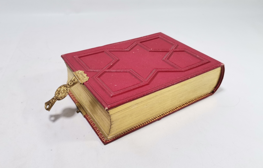 ÜZERİ ALTIN VERMEYLİ VE MÜHRÜ SÜLEYMANLI FOTOĞRAF ALBÜMÜ