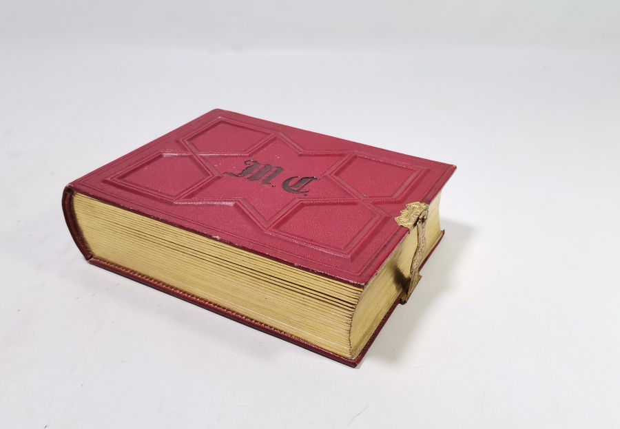 ÜZERİ ALTIN VERMEYLİ VE MÜHRÜ SÜLEYMANLI FOTOĞRAF ALBÜMÜ