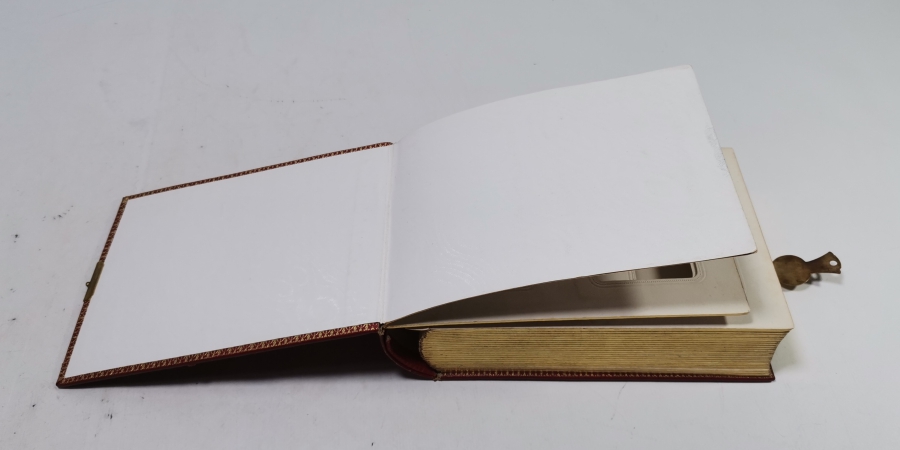 ÜZERİ ALTIN VERMEYLİ VE MÜHRÜ SÜLEYMANLI FOTOĞRAF ALBÜMÜ