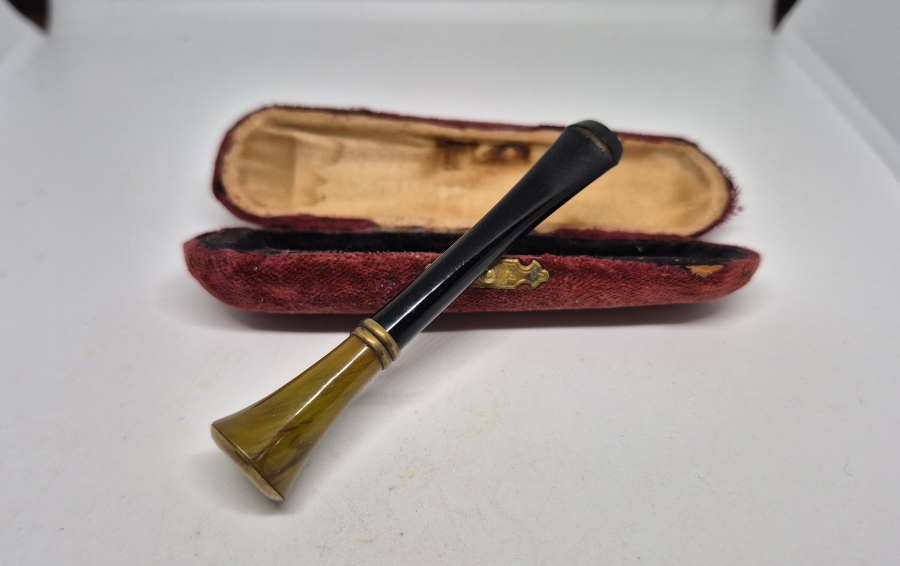 ORİJİNAL KUTUSUNDA ANTİKA KEHRİBAR SİGARA AĞIZLIĞI