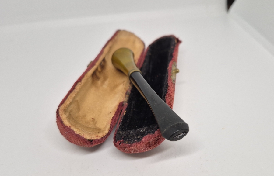 ORİJİNAL KUTUSUNDA ANTİKA KEHRİBAR SİGARA AĞIZLIĞI