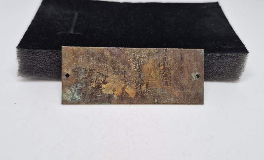 ÜZERİNDE AY YILDIZLI MISIR HİDİVLİK TACI BULUNAN PLAKA