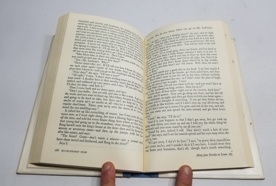 İNGİLİZCE HUCKLEBERRY FINN MACERALARI KİTAP