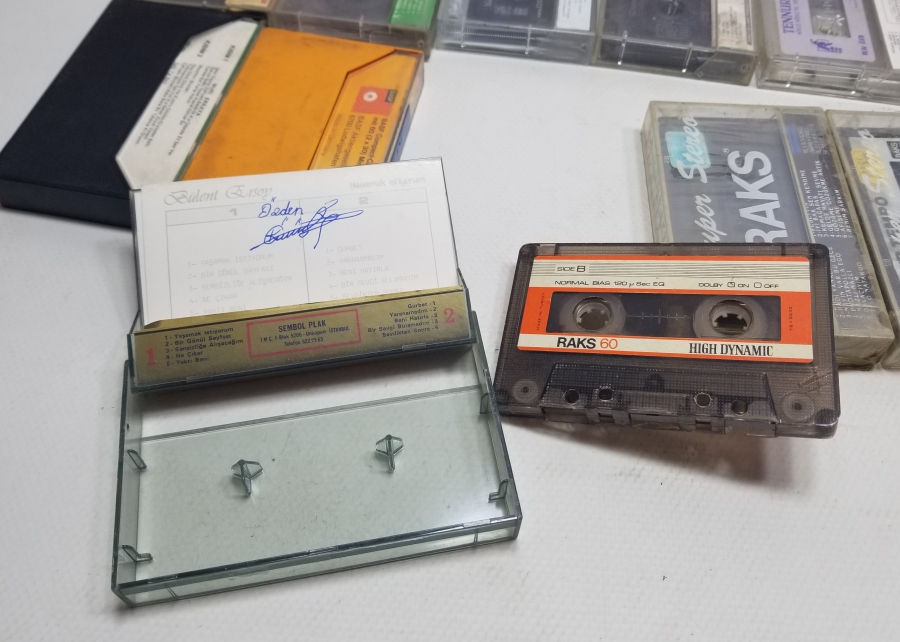 İÇLERİ DOLU NOSTALJİK KASET LOTU