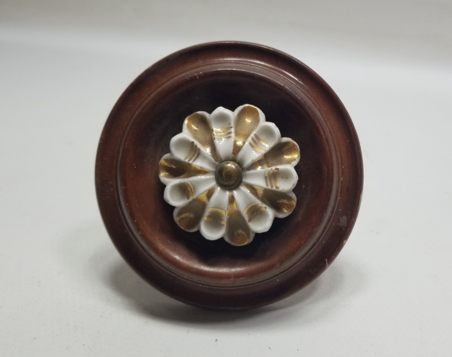 AHŞAP ÜZERİ ALTIN VERMEYLİ PORSELEN APLİKLİ OSMANLI DÖNEMİ NADİR KAPI KOLU