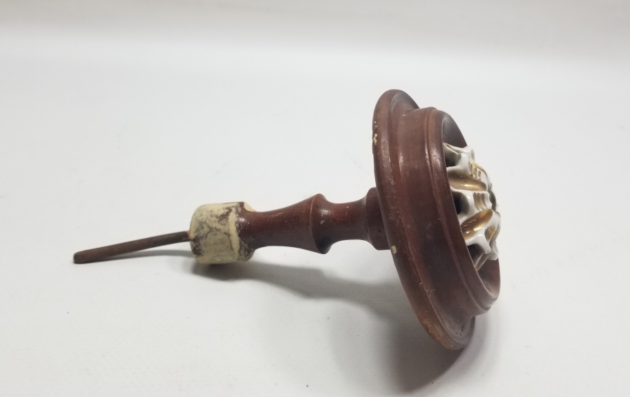 AHŞAP ÜZERİ ALTIN VERMEYLİ PORSELEN APLİKLİ OSMANLI DÖNEMİ NADİR KAPI KOLU