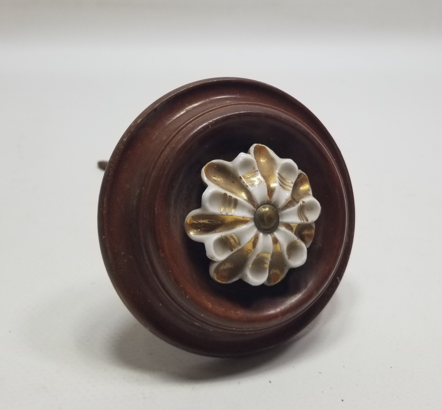 AHŞAP ÜZERİ ALTIN VERMEYLİ PORSELEN APLİKLİ OSMANLI DÖNEMİ NADİR KAPI KOLU