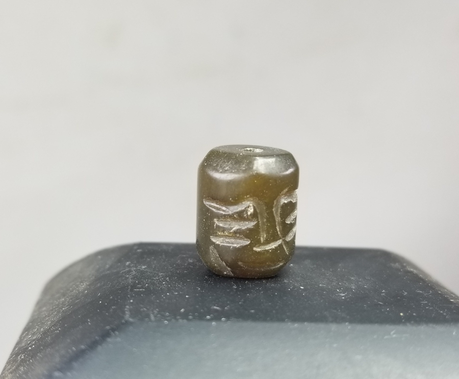 ÜZERİNDE SURET GÖRSELİ BULUNAN BÜYÜK BOY UZAKDOĞU YEŞİM KOLYE HABBESİ