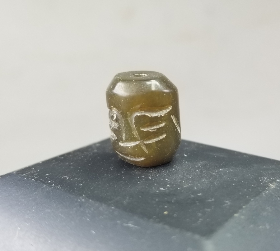 ÜZERİNDE SURET GÖRSELİ BULUNAN BÜYÜK BOY UZAKDOĞU YEŞİM KOLYE HABBESİ