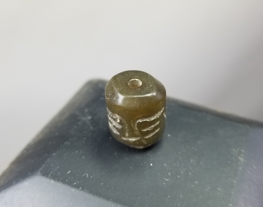 ÜZERİNDE SURET GÖRSELİ BULUNAN BÜYÜK BOY UZAKDOĞU YEŞİM KOLYE HABBESİ