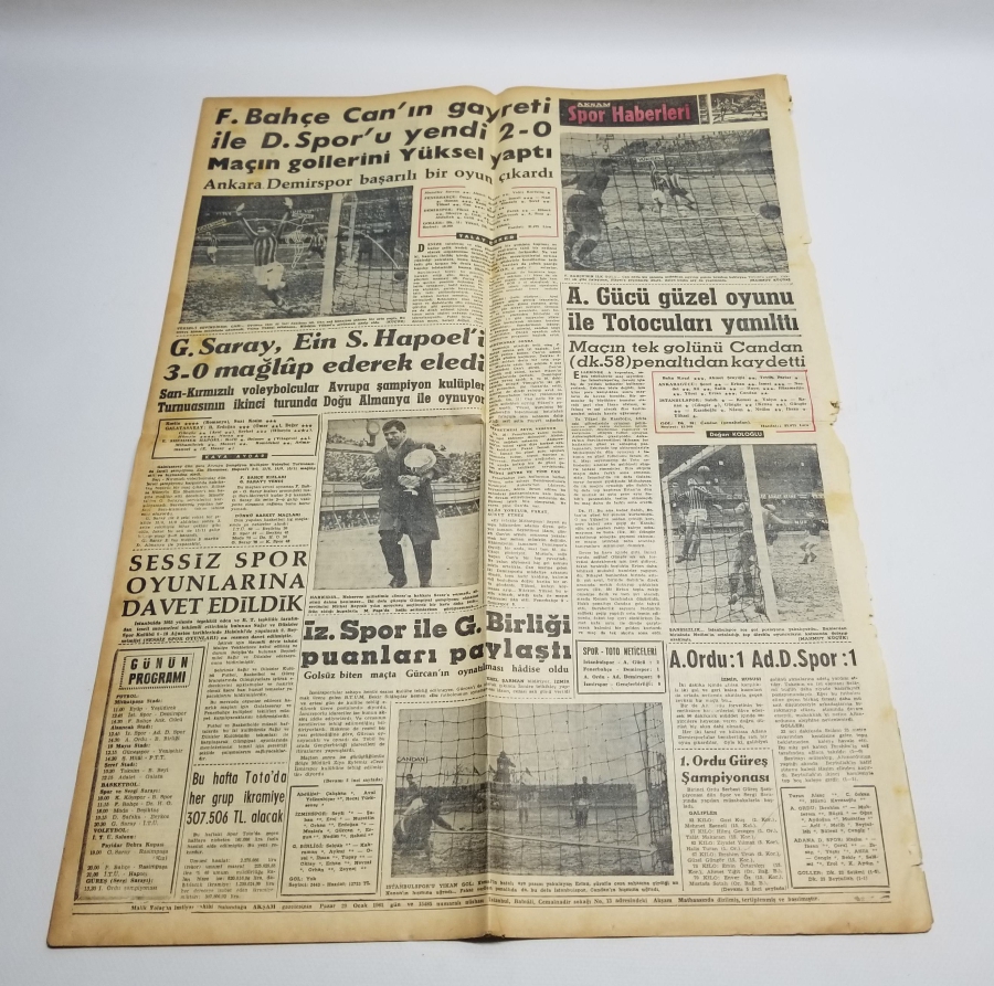 ADNAN MENDERES'İN İDAMI KONULU 29 OCAK 1961 TARİHLİ AKŞAM GAZETESİ