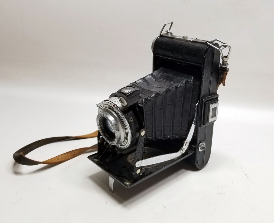 ANTİKA KÖRÜKLÜ FOTOĞRAF MAKİNESİ