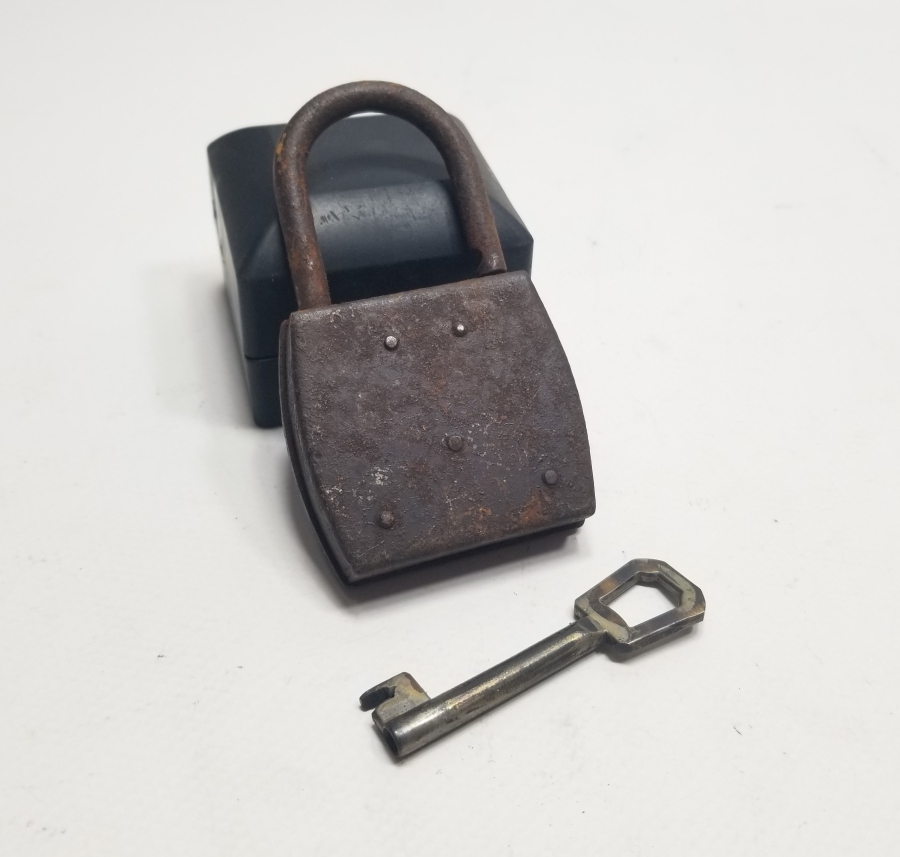 ORİJİNAL ANAHTARIYLA ANTİKA KİLİT