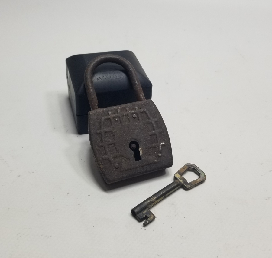 ORİJİNAL ANAHTARIYLA ANTİKA KİLİT