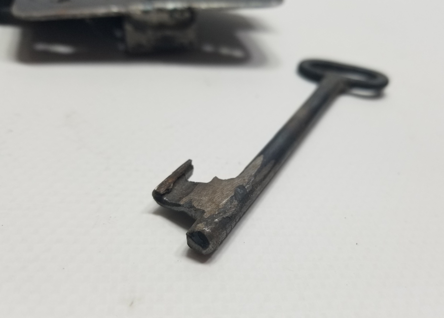 ORİJİNAL ANAHTARIYLA OSMANLI DÖNEMİ EL YAPIMI KAPI KİLİDİ