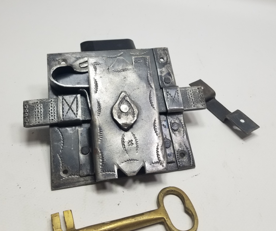 ORİJİNAL ANAHTARIYLA OSMANLI DÖNEMİ İŞLEMELİ KAPI KİLİDİ