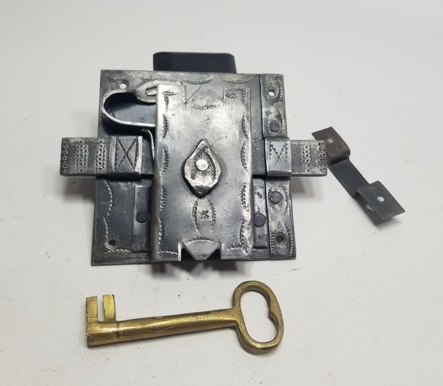 ORİJİNAL ANAHTARIYLA OSMANLI DÖNEMİ İŞLEMELİ KAPI KİLİDİ