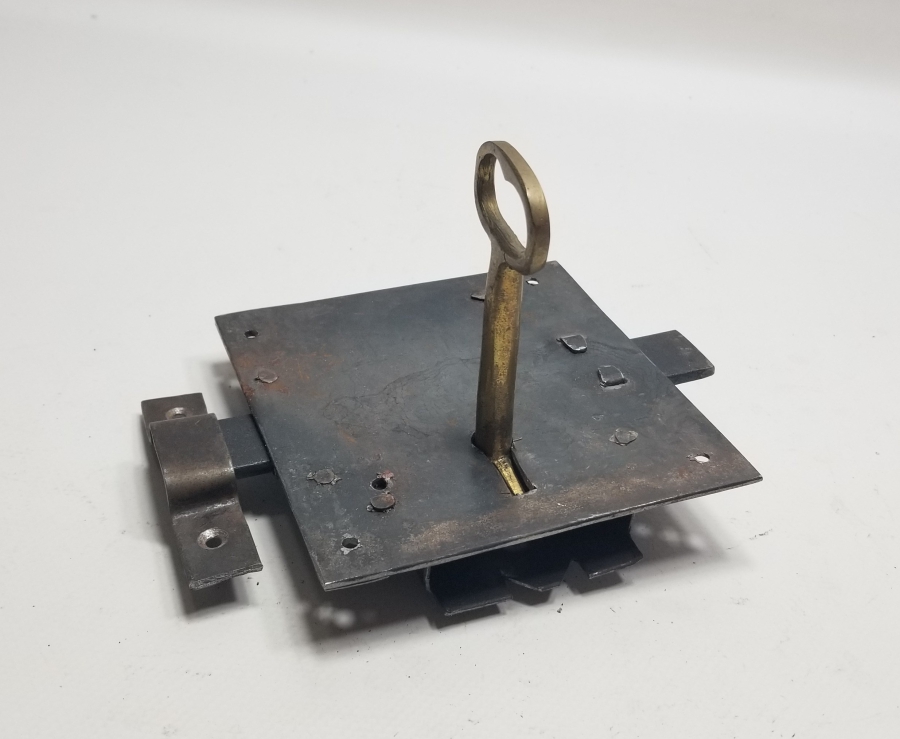 ORİJİNAL ANAHTARIYLA OSMANLI DÖNEMİ İŞLEMELİ KAPI KİLİDİ