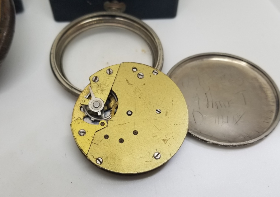 ORİJİNAL KORUMA KILIFINDA ANTİKA KURMALI CEP SAATİ