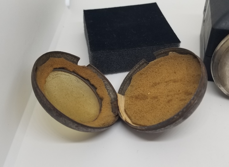 ORİJİNAL KORUMA KILIFINDA ANTİKA KURMALI CEP SAATİ