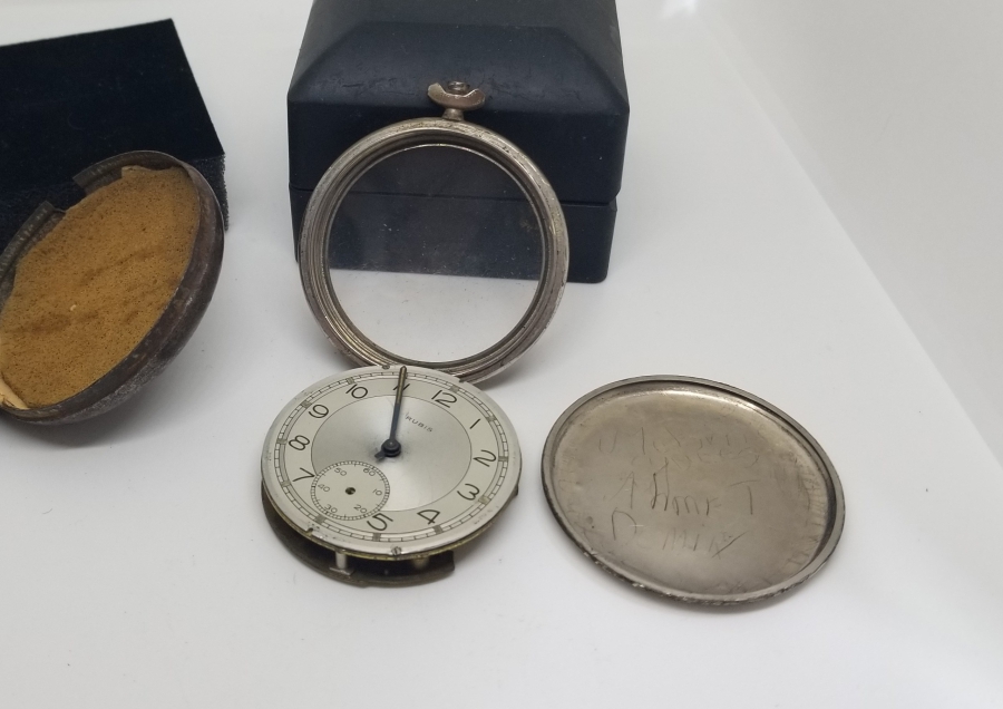 ORİJİNAL KORUMA KILIFINDA ANTİKA KURMALI CEP SAATİ