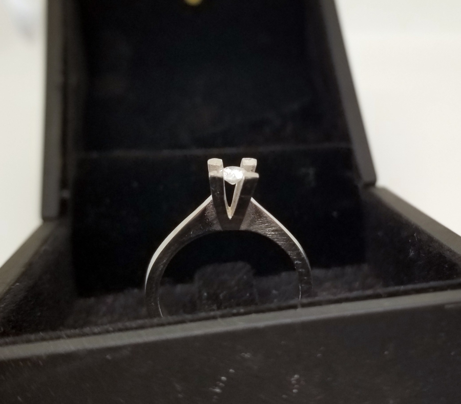 PIRLANTA TAŞLI TEKTAŞ YÜZÜK