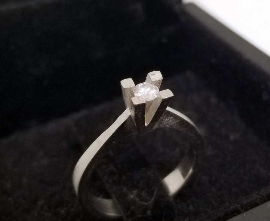 PIRLANTA TAŞLI TEKTAŞ YÜZÜK