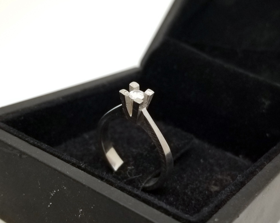 PIRLANTA TAŞLI TEKTAŞ YÜZÜK