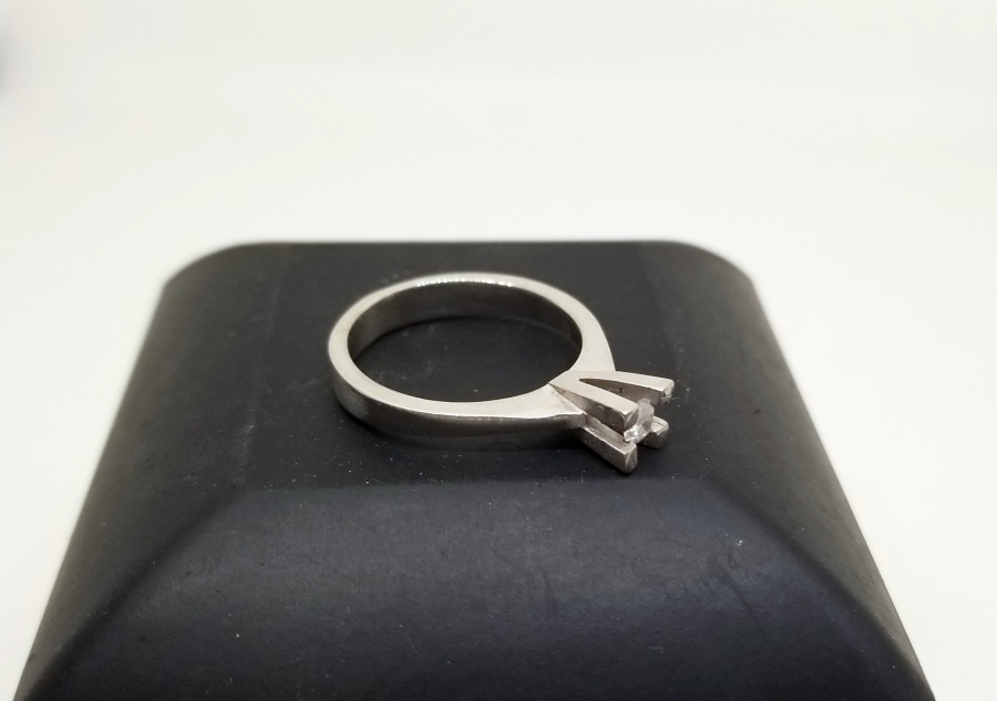 PIRLANTA TAŞLI TEKTAŞ YÜZÜK