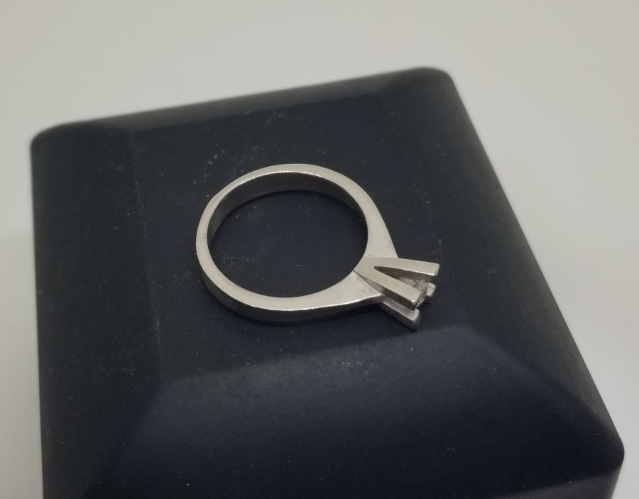 PIRLANTA TAŞLI TEKTAŞ YÜZÜK