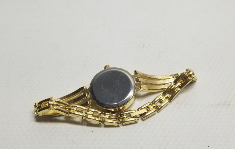 ALTIN KAPLAMA NOSTALJİK KOL SAATİ