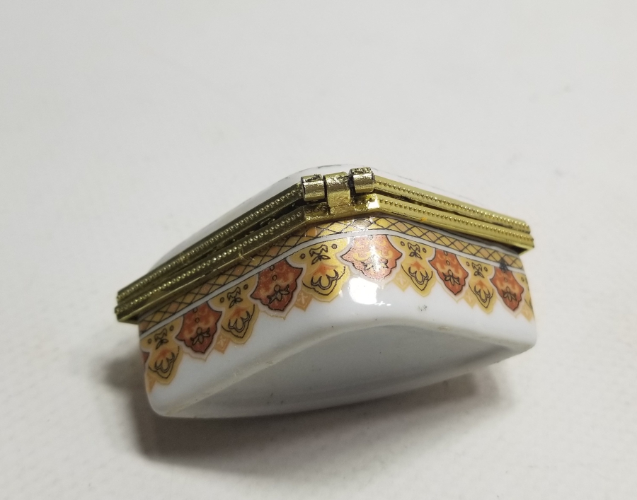 ÜZERİ YAZILI ANTİKA PORSELEN MÜCEVHER KUTUSU